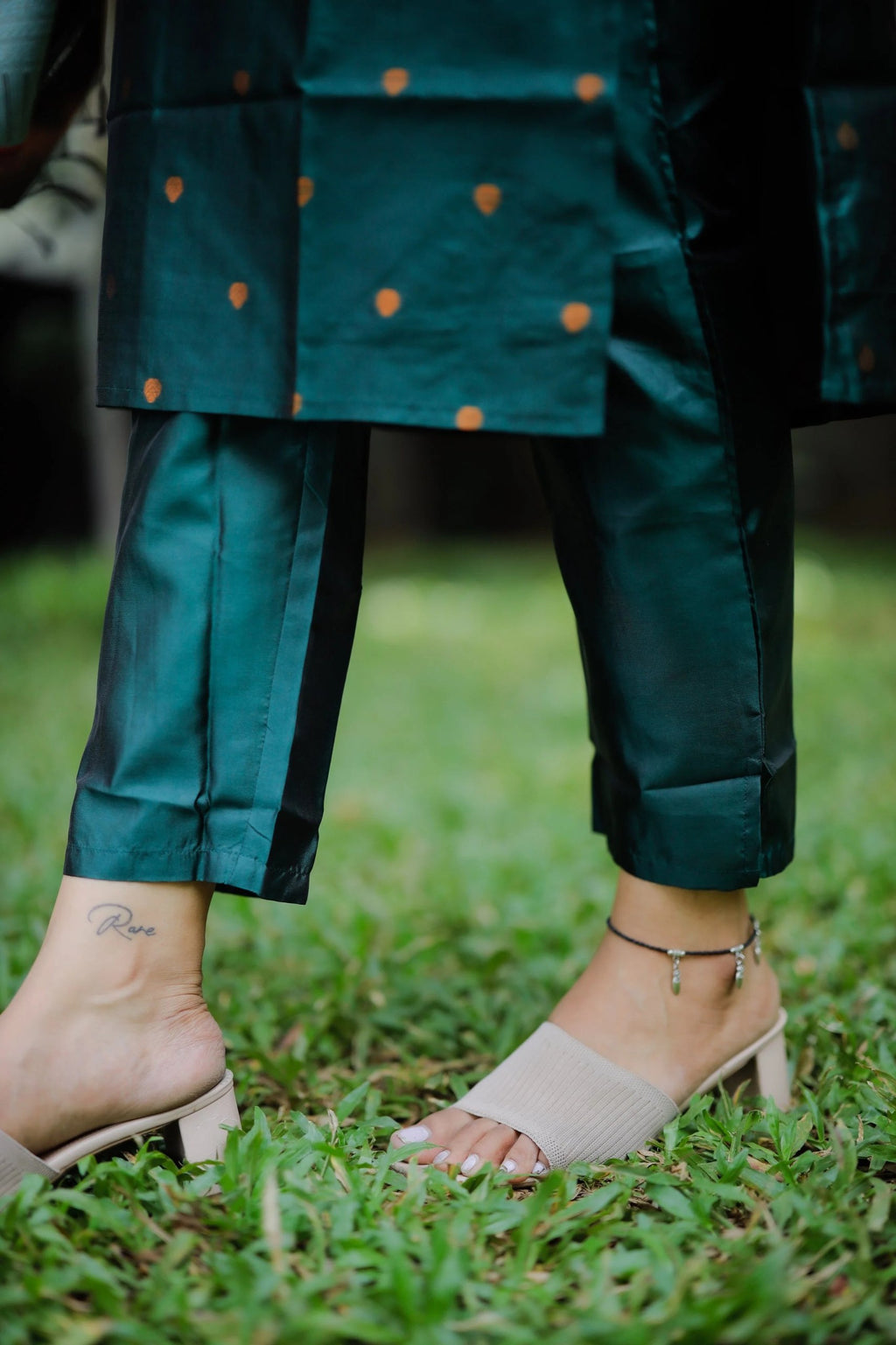 Lalily.in silk blend green kurta set featuring short sleeves and a striking Banarasi dupatta with floral patterns.
